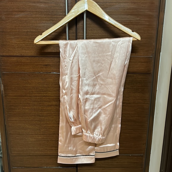 Brides Squad satin nightsuit - Picture 4 of 5